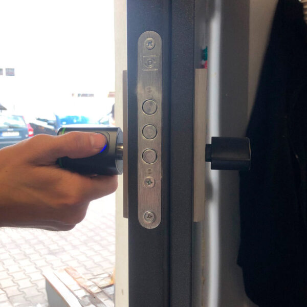 Zamek-elektroniczny-wkladka-do-drzwi-na-kod-odcisk-palca-bluetooth-154000 Zamek-elektroniczny-wkladka-do-drzwi-na-kod-odcisk-palca-bluetooth-154000