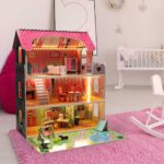 Domek-dla-lalek-drewniany-Lulilo-Gardeno-z-ogrodkiem-mebelki-70cm-rozowy-LED-176197