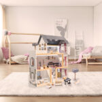 Domek-dla-lalek-drewniany-MDF-mebelki-78cm-czarny-LED-175089