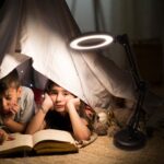 Lampka-na-biurko-biurkowa-LED-z-lupa-szlo-powiekszajace-obrotowy-wysiegnik-2-sposoby-mocowania-176432