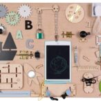 Tablica-manipulacyjna-drewniana-sensoryczna-zielony-zegar-75x50cm-131885