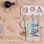 Tablica-manipulacyjna-drewniana-sensoryczna-zielony-zegar-75x50cm-131886