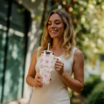 24076_PS03_Thermo_Tumbler_Megacup_Roses_870ml_Blue_WEB_EN