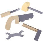 Warsztat-z-narzedziami-drewniany-na-stoliku-zestaw-majsterkowicza-177582