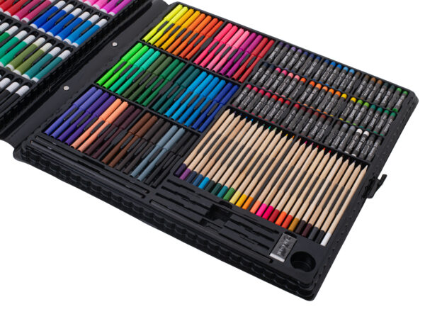 Zestaw-plastyczny-do-malowania-w-walizce-258el-822261 Zestaw-plastyczny-do-malowania-w-walizce-258el-822261